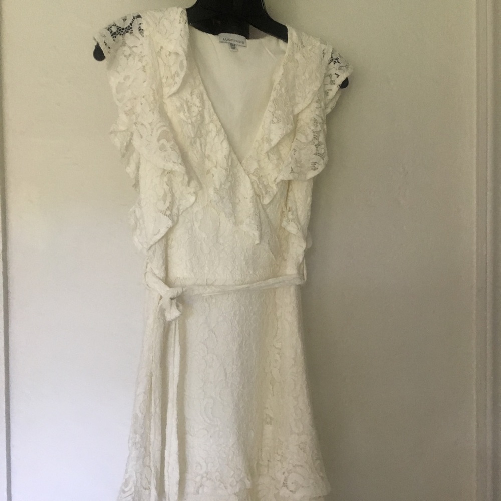 Beautiful white dress!